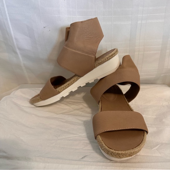 Eileen Fisher Wedge Sandals - Picture 7 of 13